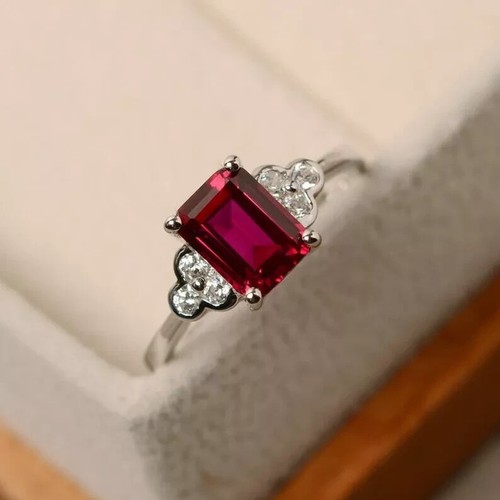 Natural emerald cut - 2.60,