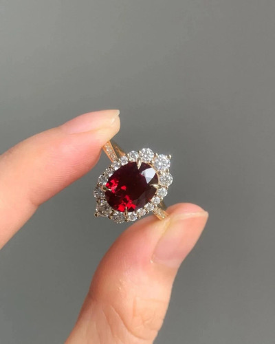 Oval cut ruby - 3.17, ct