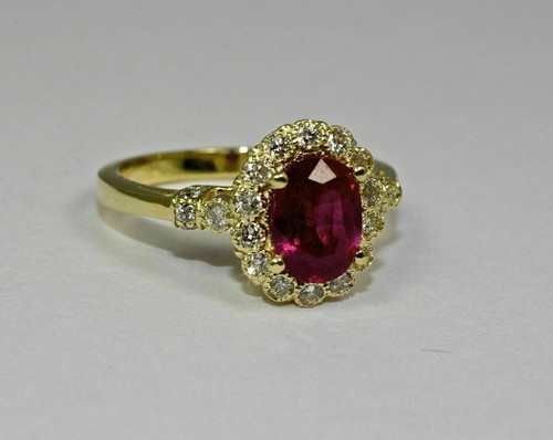 Oval cut ruby - ct,
