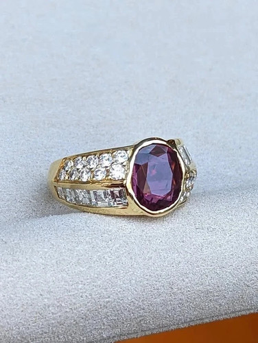 Oval cut natural ruby - 6.80,